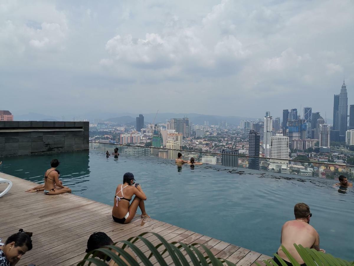 Ostello Regalia Skypool Klcc Kuala Lumpur Esterno foto