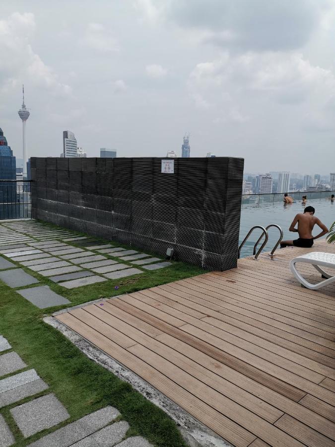 Ostello Regalia Skypool Klcc Kuala Lumpur Esterno foto