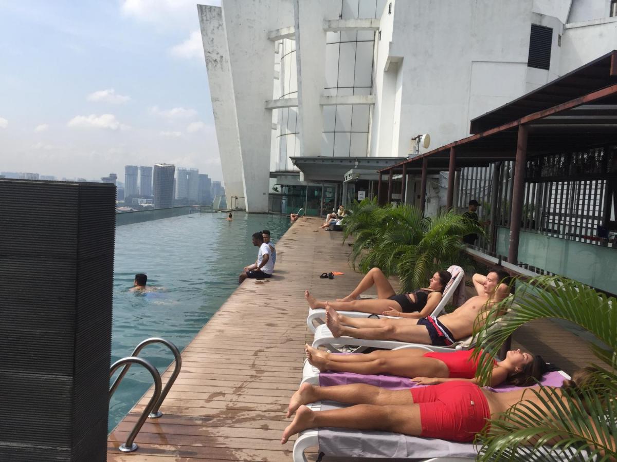 Ostello Regalia Skypool Klcc Kuala Lumpur Esterno foto